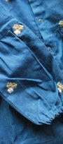Blue fabric with floral MOTIFS on a close-up view